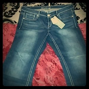 NWT Maurices curvy boot cut jeans.
